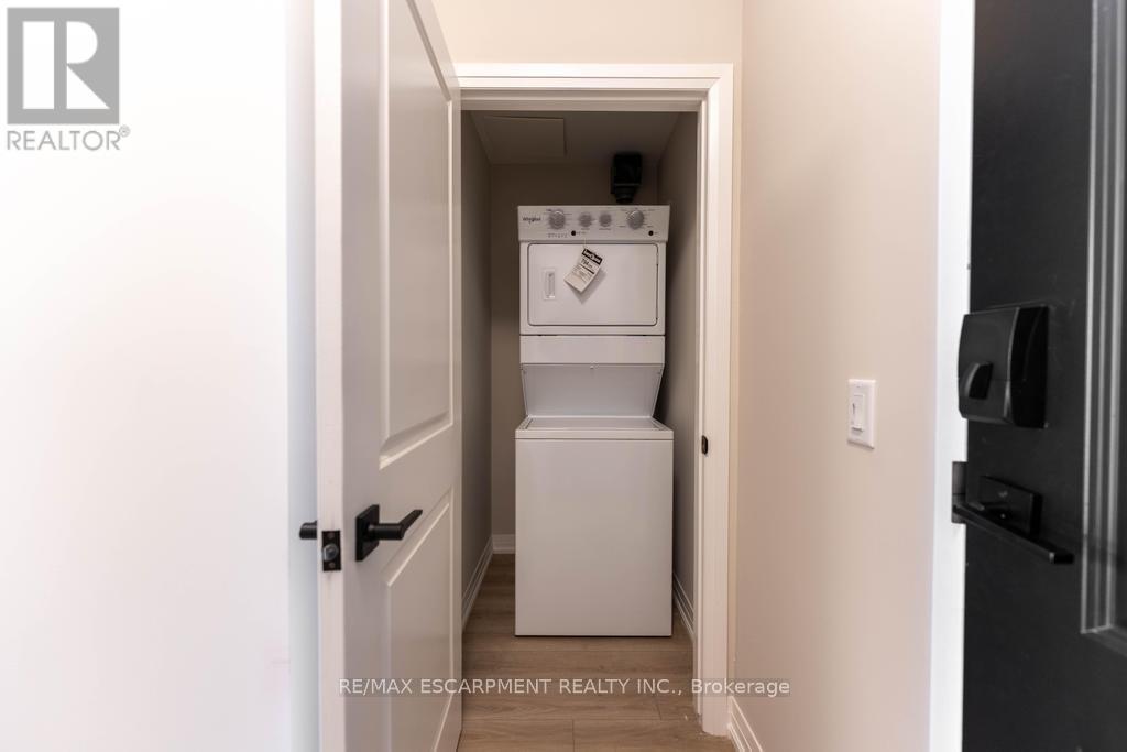 #104 120 SPRINGVALLEY CRESCENT - 16