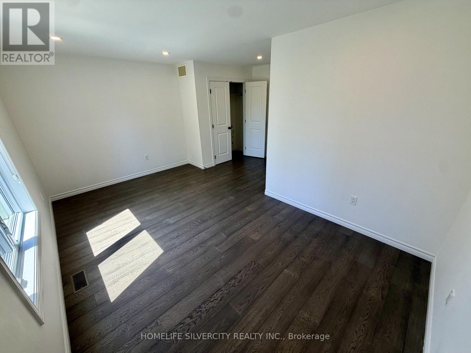 612 OWEN SOUND STREET - 44