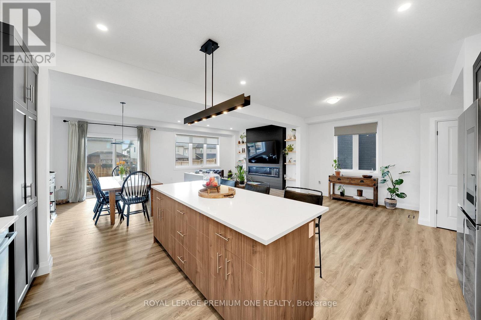 207 SCHMIDT DRIVE - 7