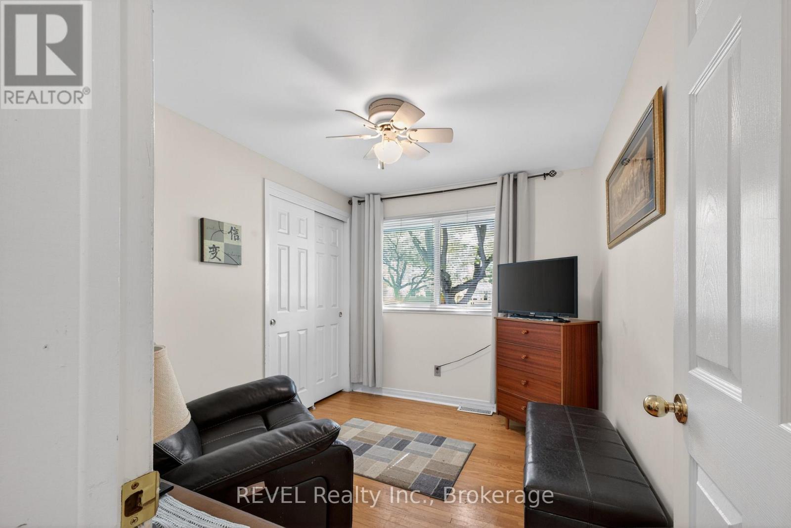 9 REXLEIGH CRESCENT - 26