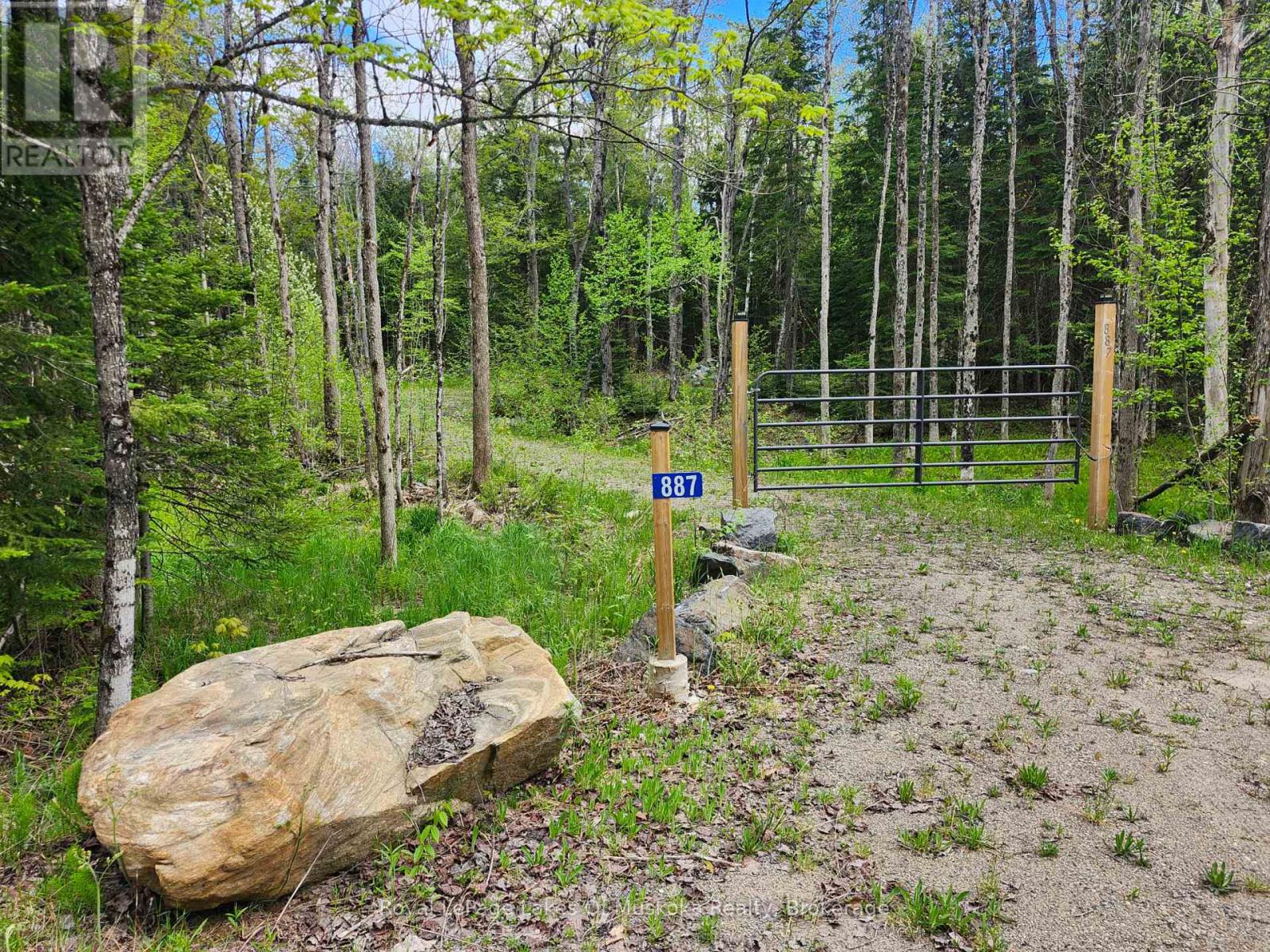 887 STAR LAKE ROAD