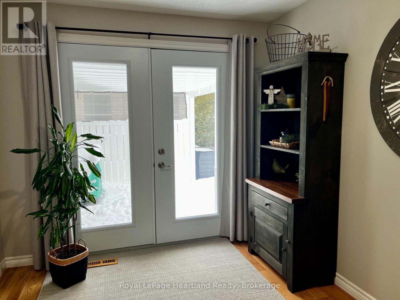 459 RICHARD CRESCENT - 16
