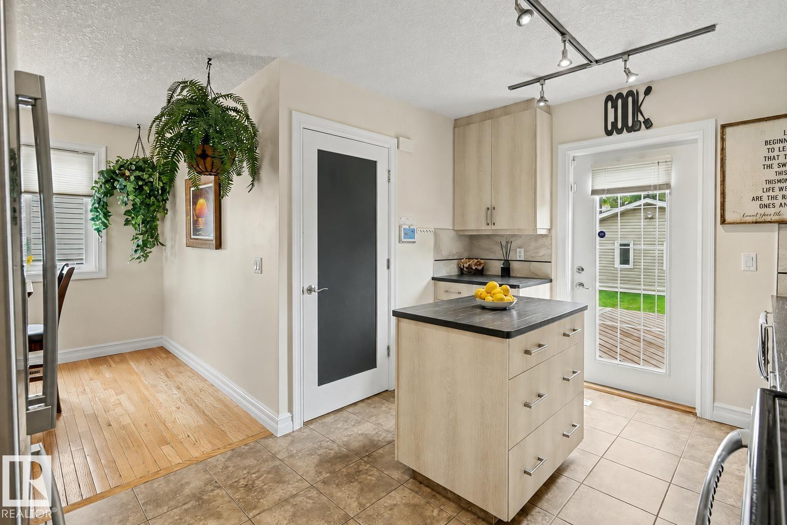 11539 141 ST NW - 6