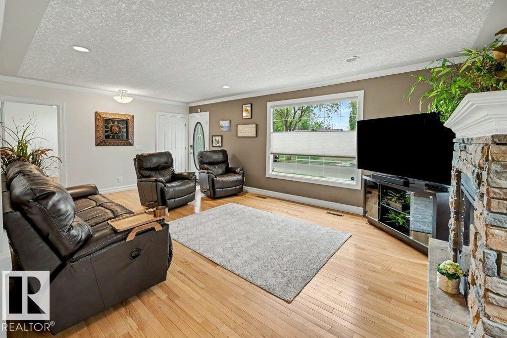 11539 141 ST NW - 8
