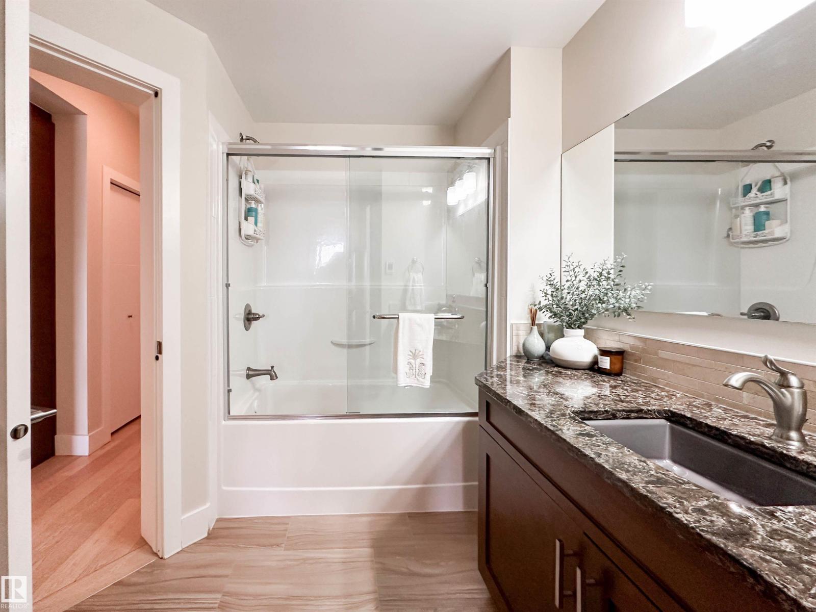 #718 200 BELLEROSE DR - 25