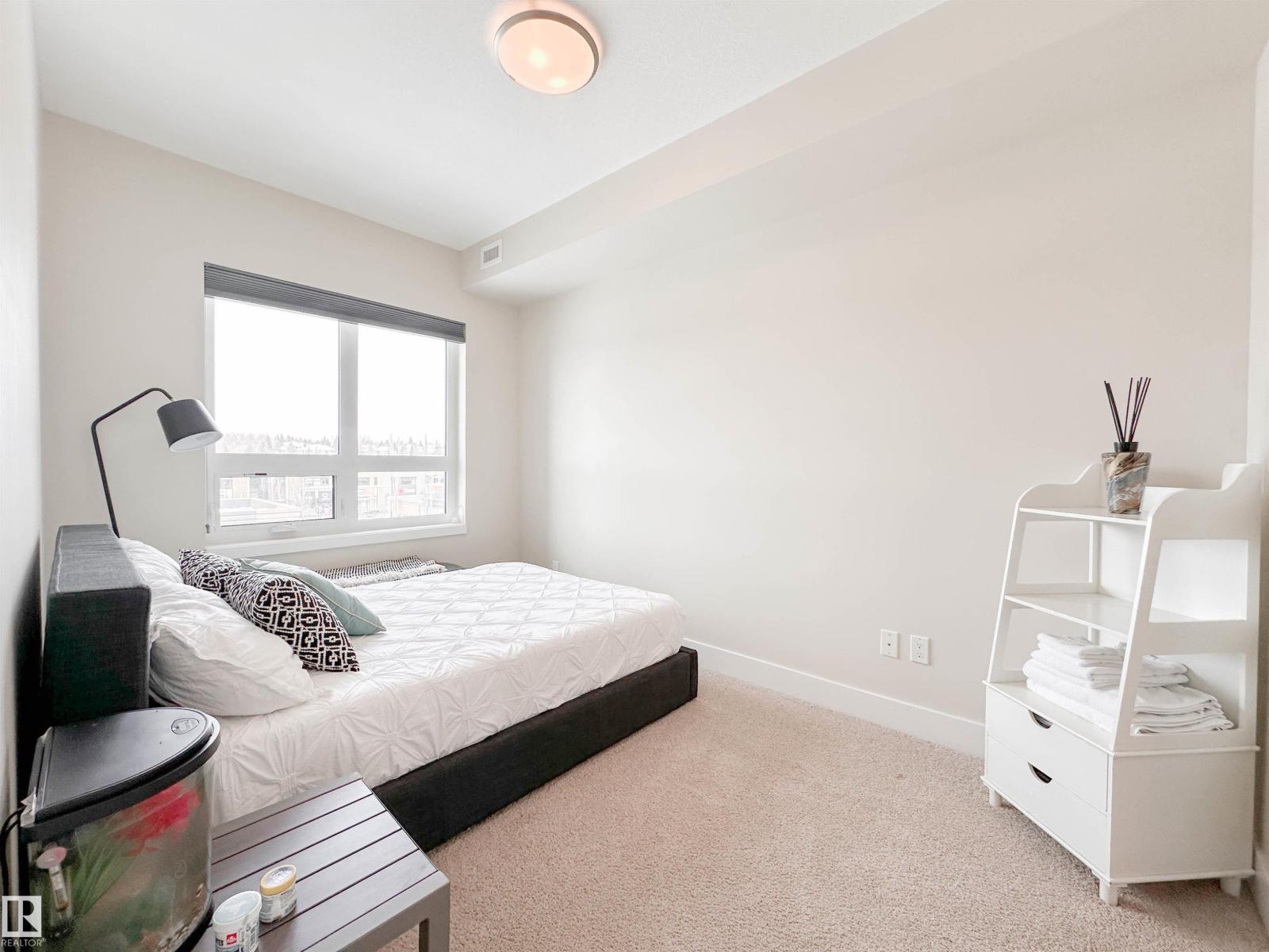 #718 200 BELLEROSE DR - 28