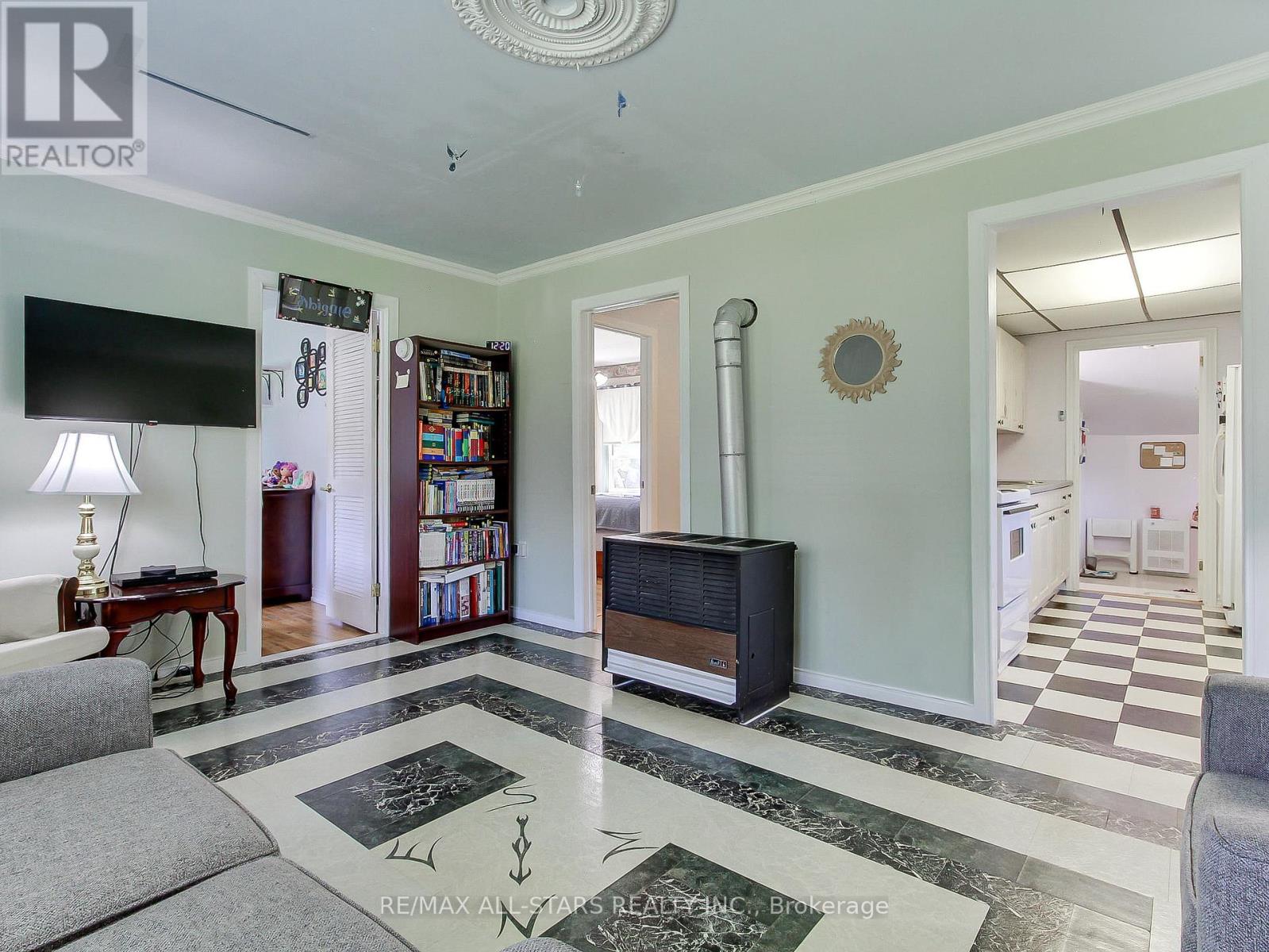 9 RIVERGLEN DRIVE - 7