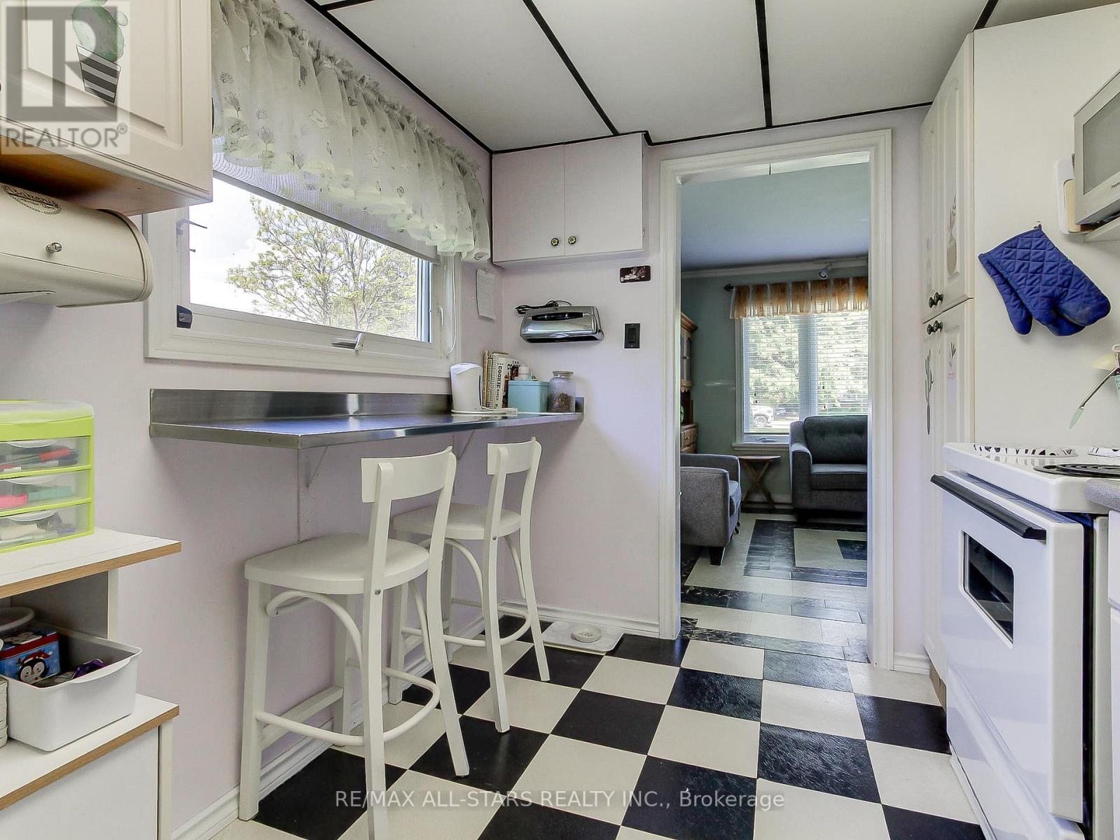 9 RIVERGLEN DRIVE - 6