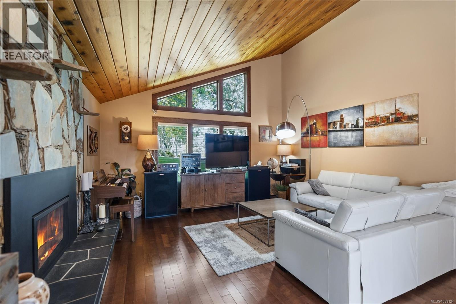  907 Woodhall Drive, Saanich