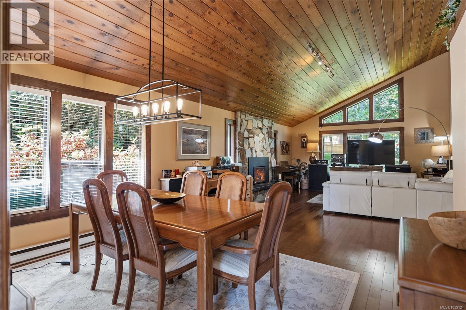 907 Woodhall Drive, Saanich