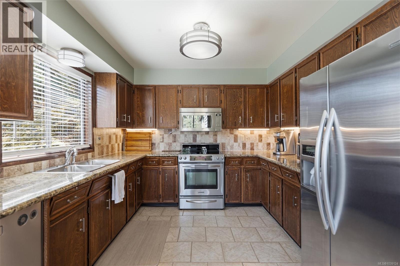  907 Woodhall Drive, Saanich