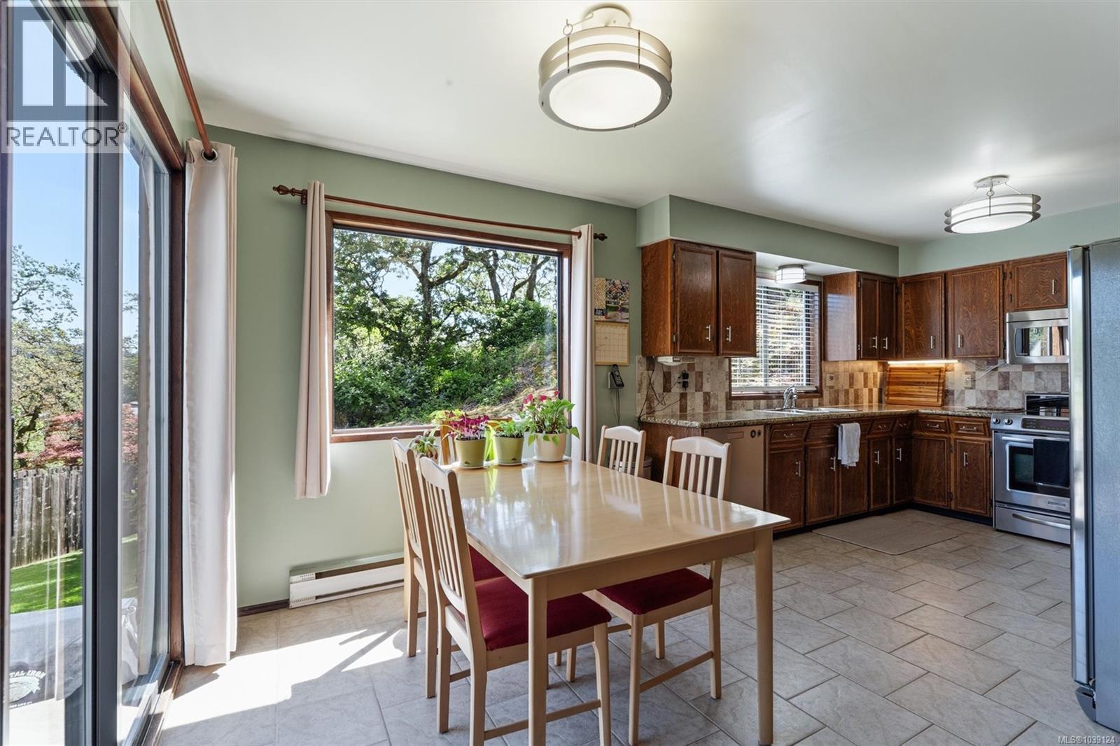  907 Woodhall Drive, Saanich