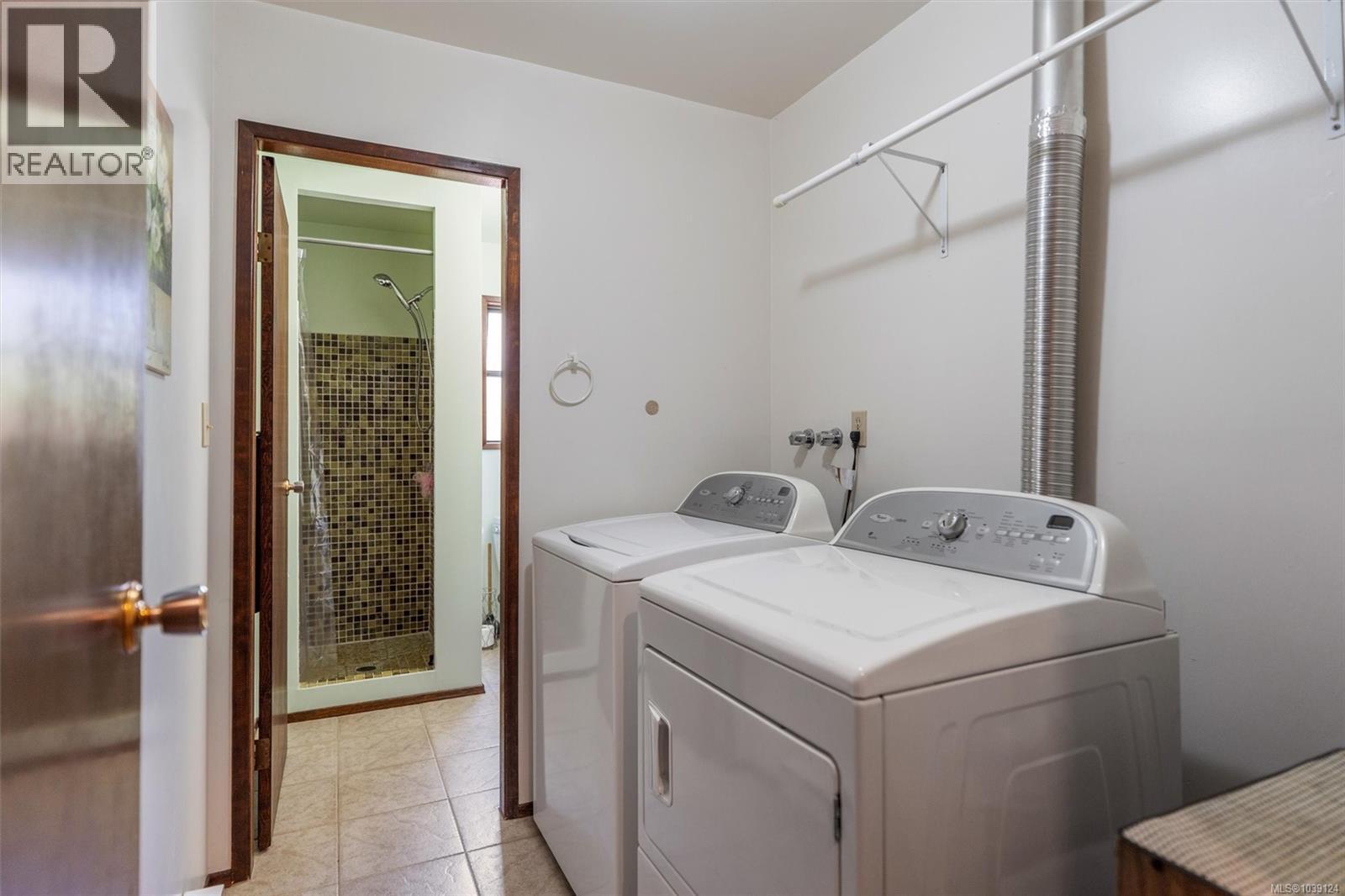  907 Woodhall Drive, Saanich