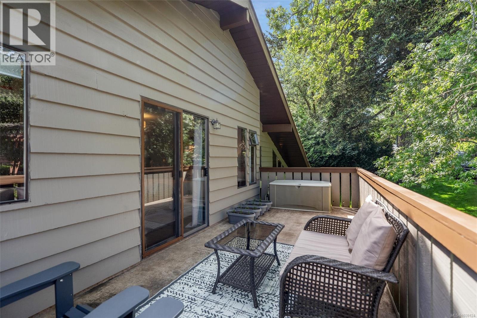  907 Woodhall Drive, Saanich