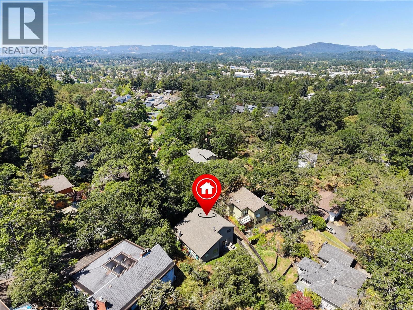  907 Woodhall Drive, Saanich