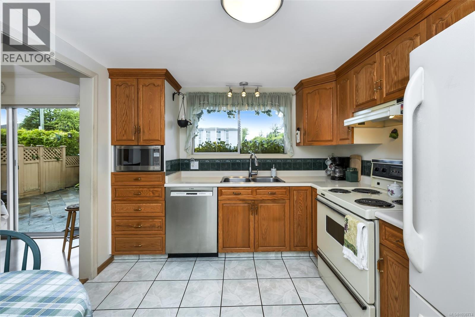1 10001 Fifth Street, Sidney