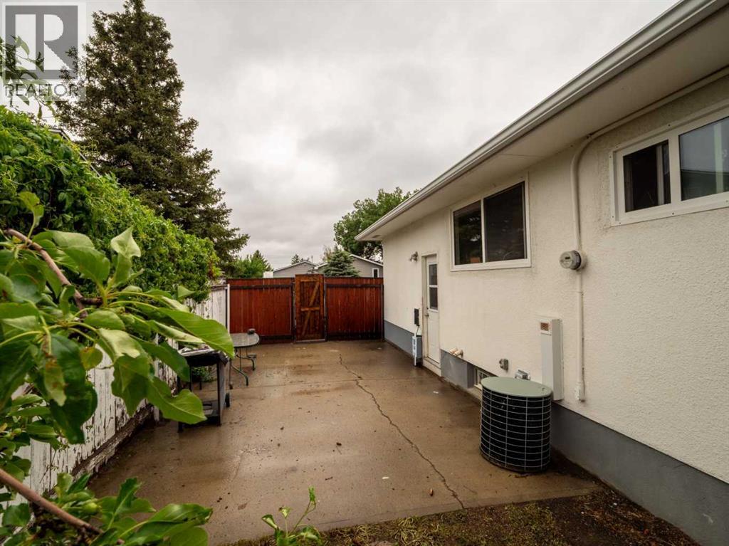 1209 31A Street S - 40