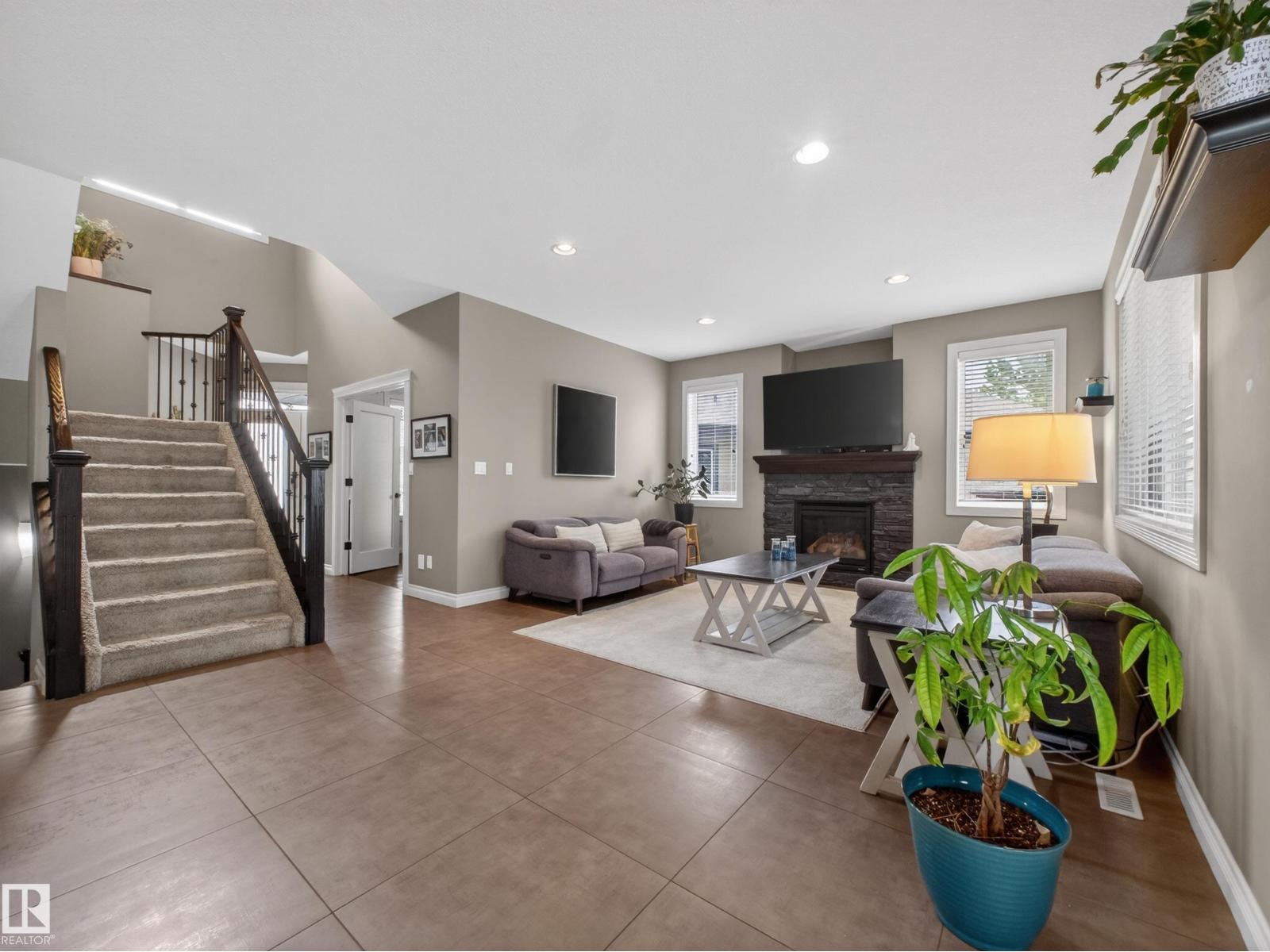 102 Lacombe DR — photo 18