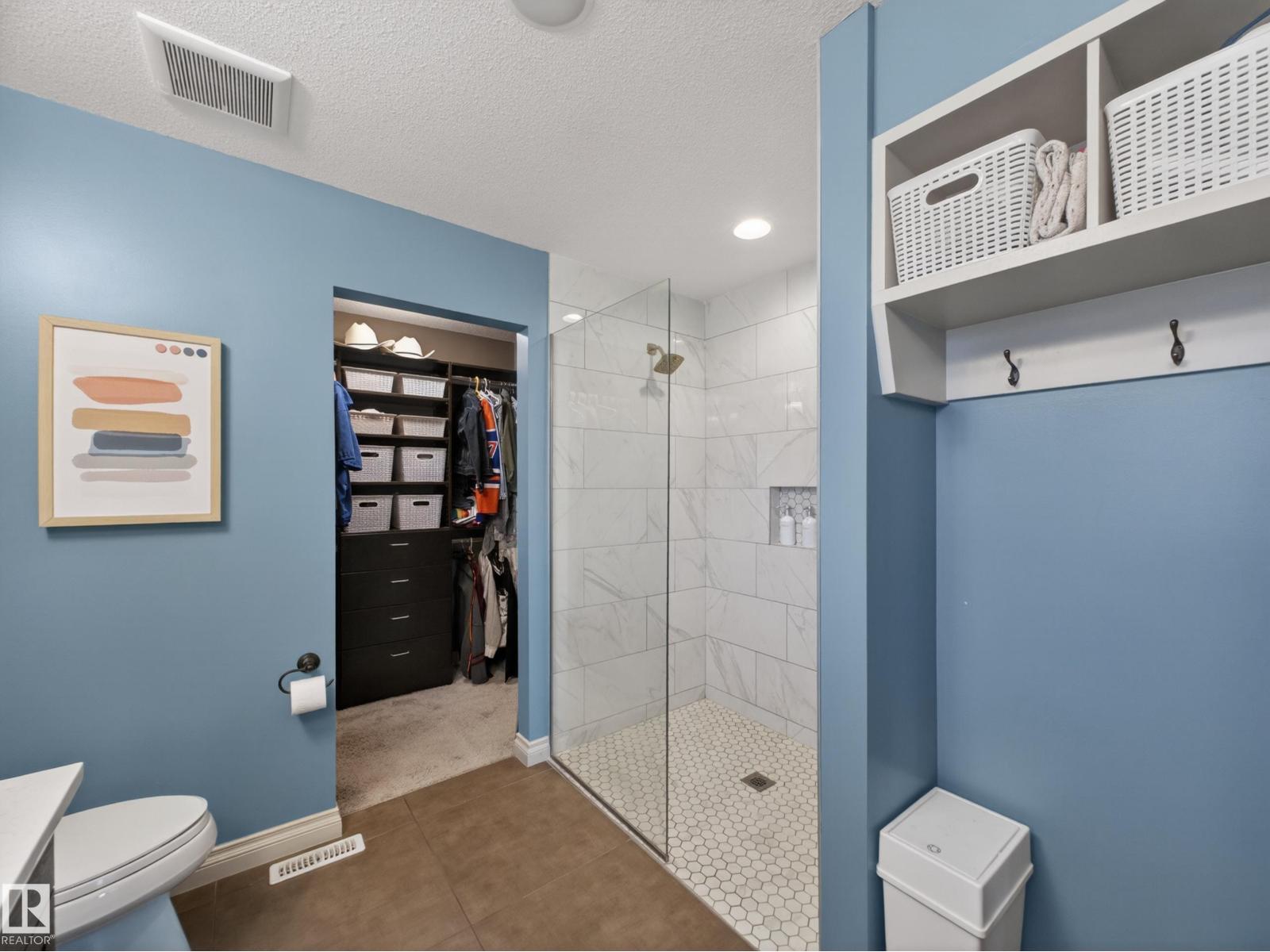 102 Lacombe DR — photo 32