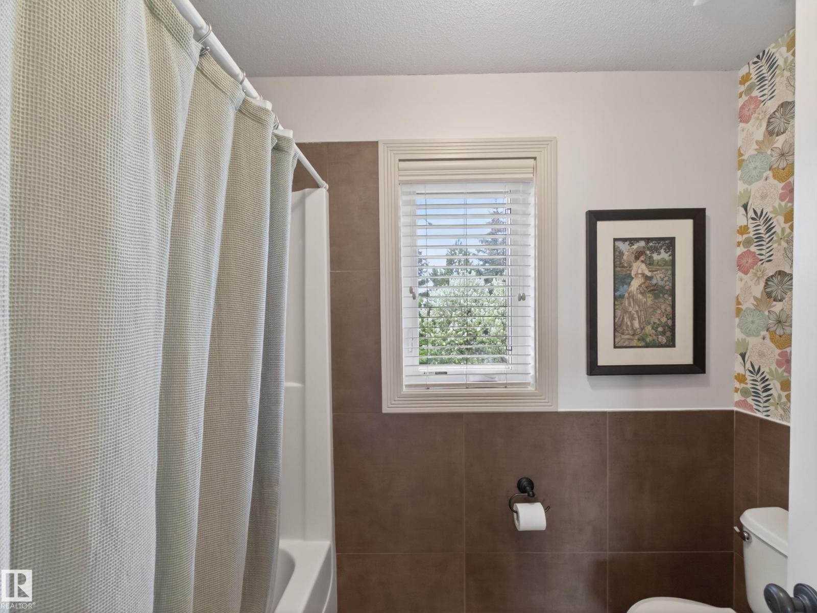 102 Lacombe DR — photo 38