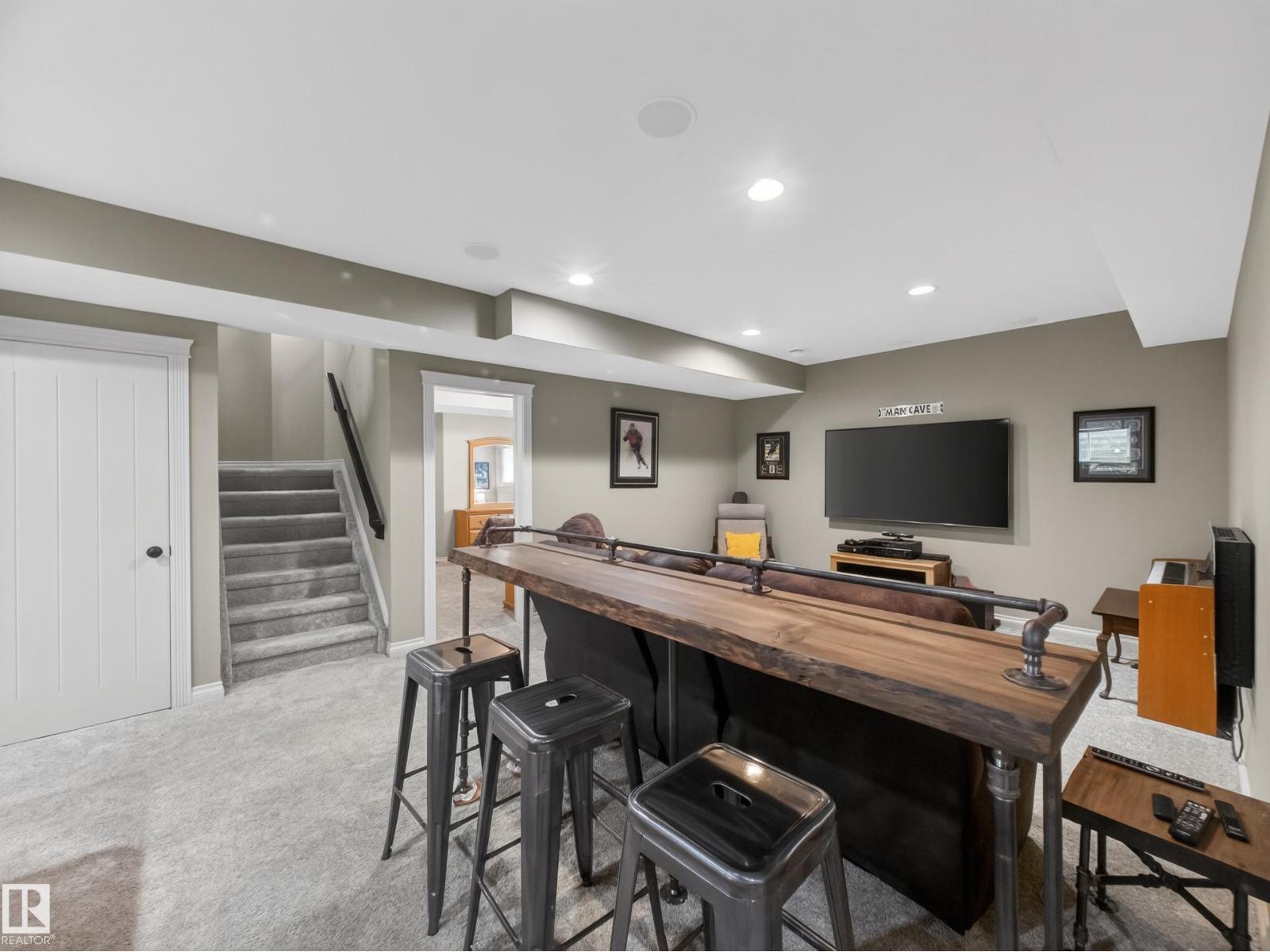 102 Lacombe DR — photo 42