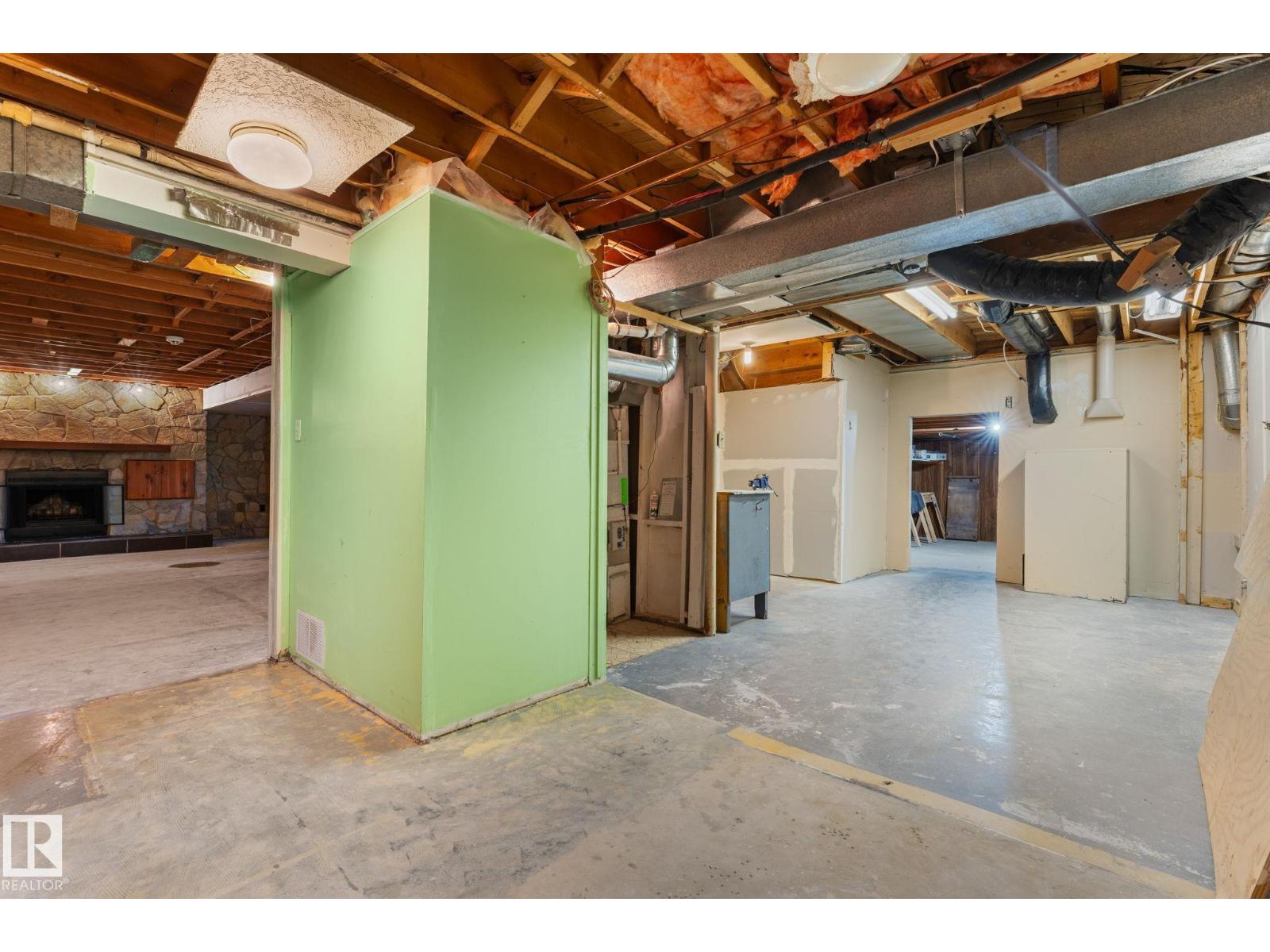 220 GREYSTONE TC - 28