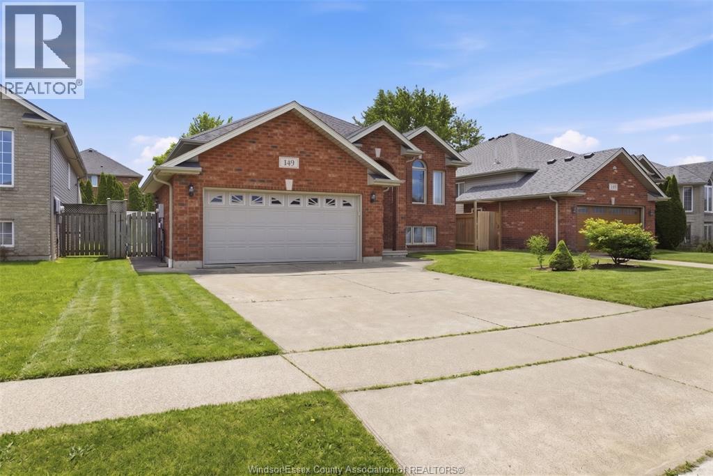 149 AMY CROFT DRIVE - 2