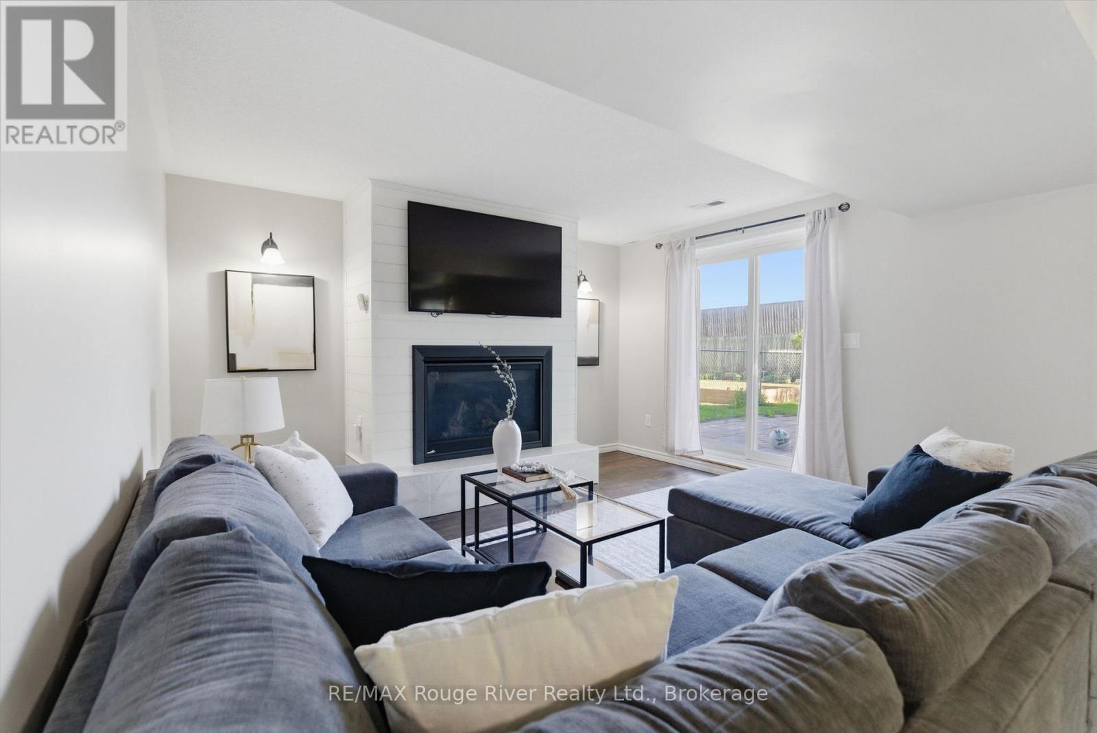 15 LAKEVIEW DRIVE - 37