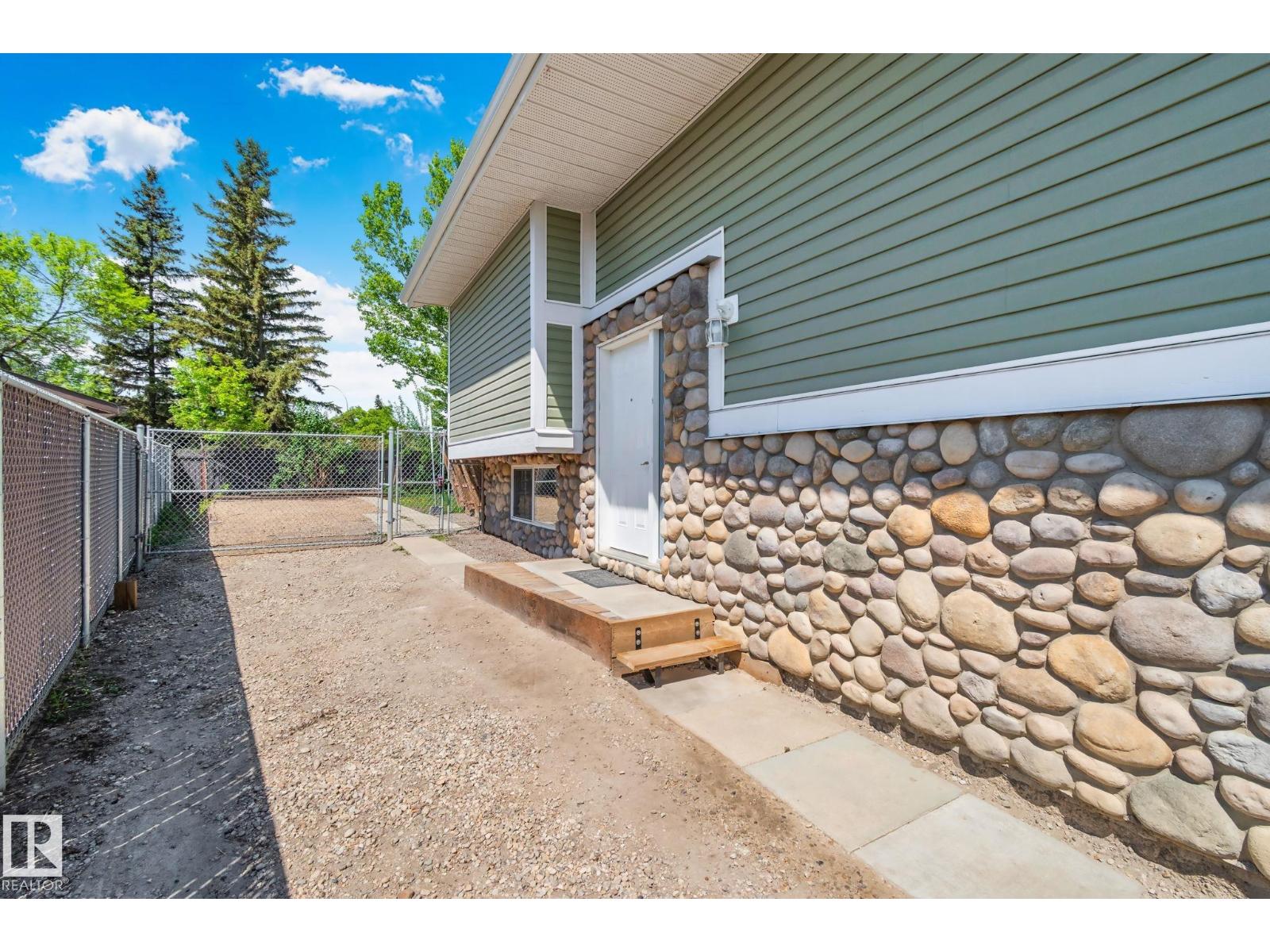 2730 138A AV NW - 40