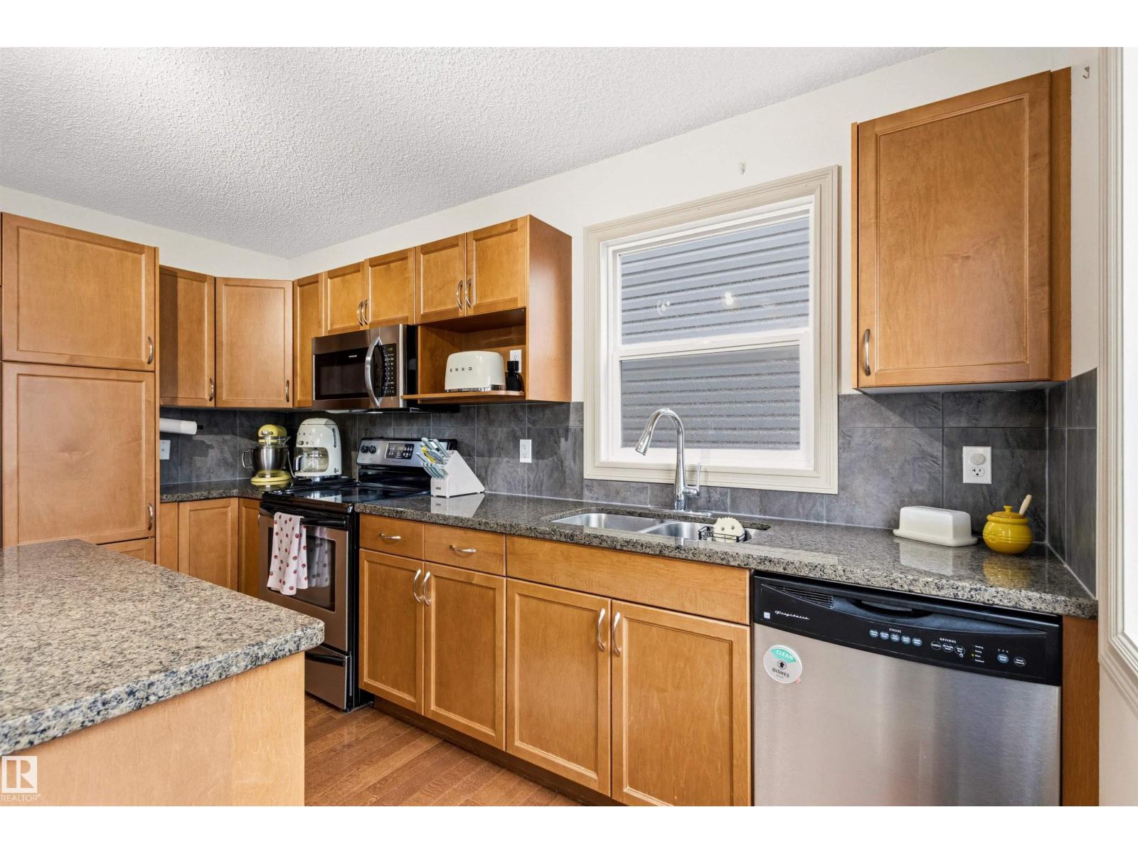 14807 141 ST NW - 20