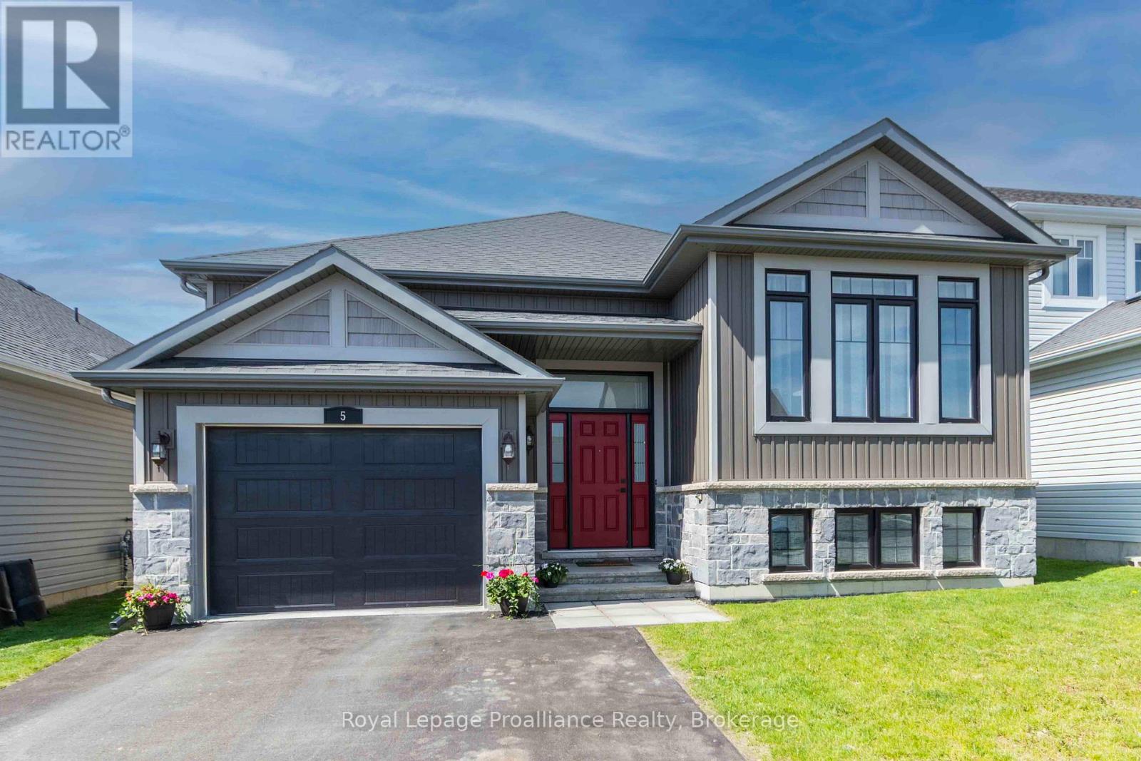 5 WALNUT DRIVE - 1