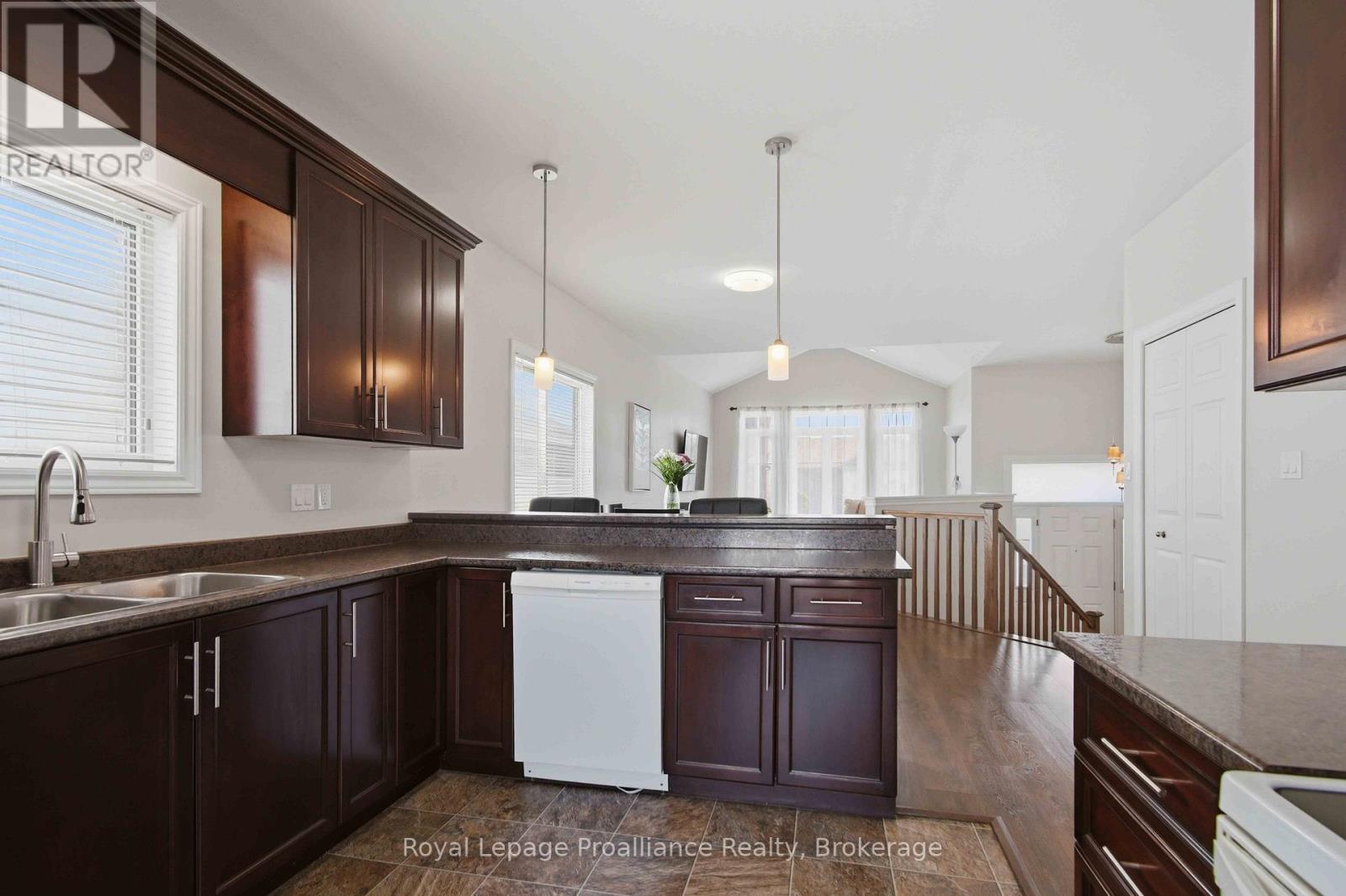 5 WALNUT DRIVE - 10