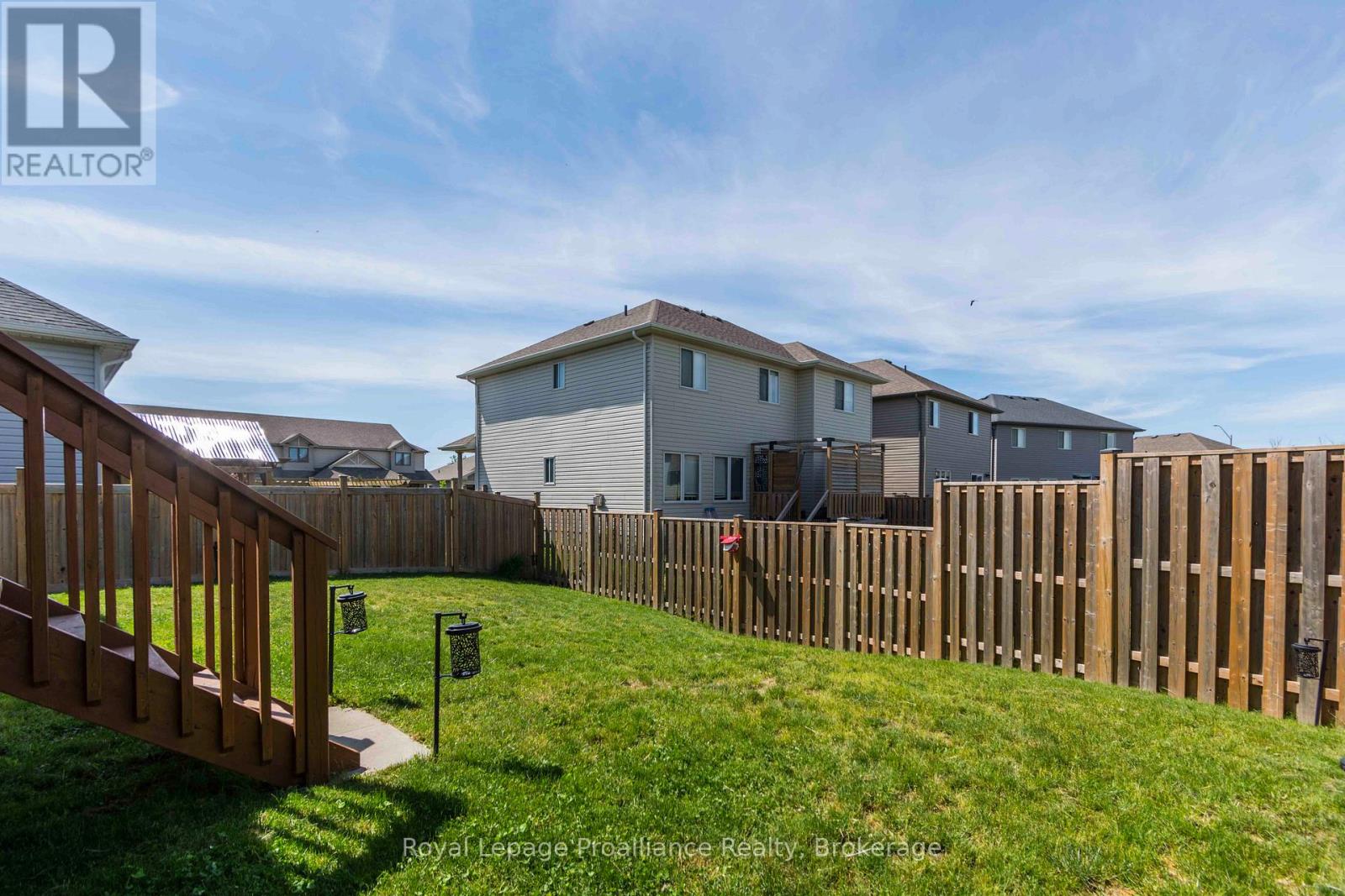 5 WALNUT DRIVE - 23