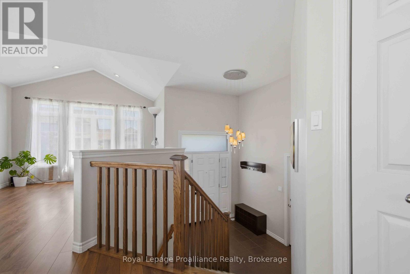 5 WALNUT DRIVE - 3