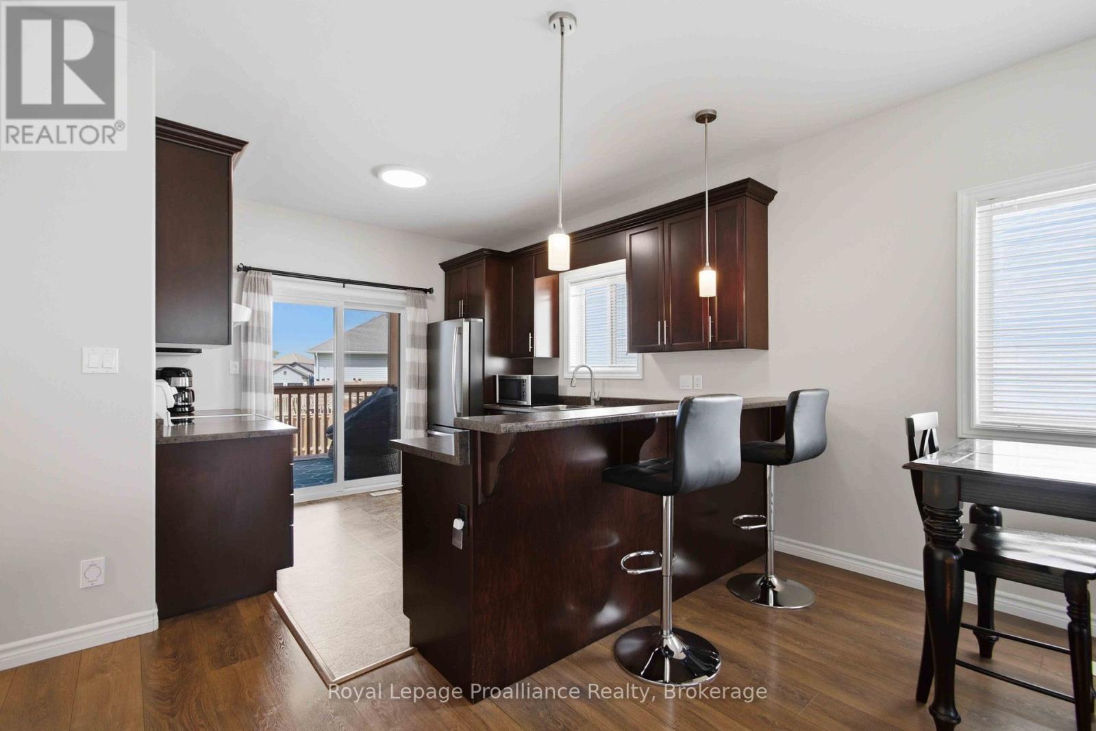 5 WALNUT DRIVE - 7