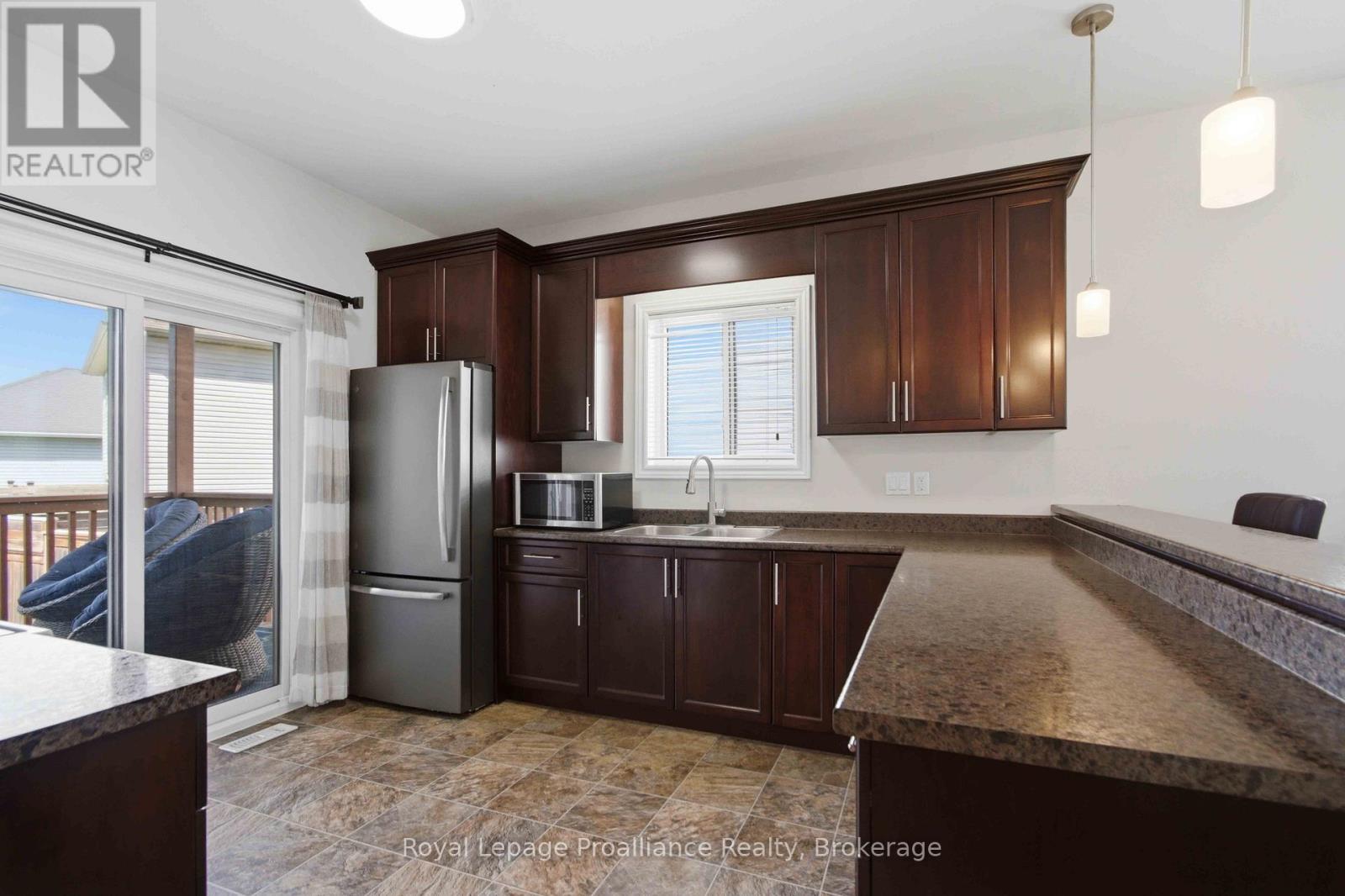 5 WALNUT DRIVE - 8