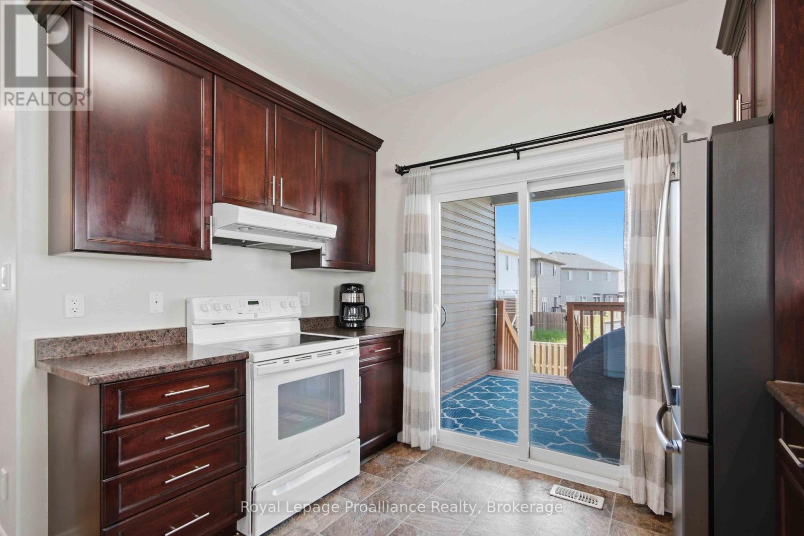 5 WALNUT DRIVE - 9