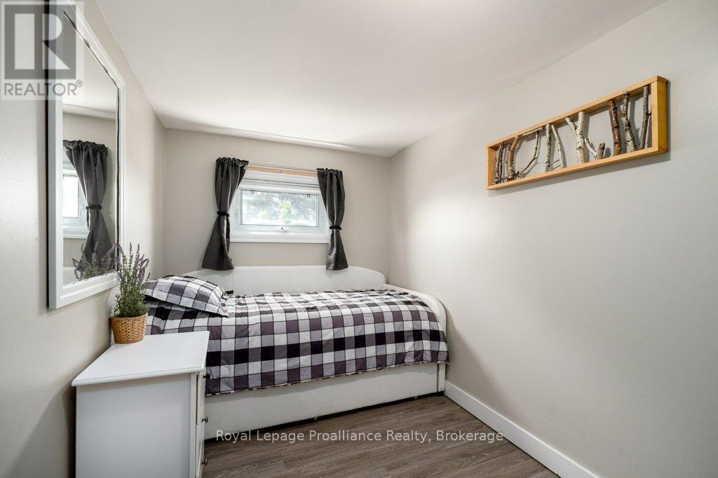 327 SIDNEY STREET - 25