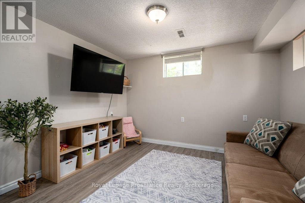327 SIDNEY STREET - 32