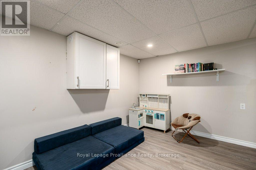 327 SIDNEY STREET - 35