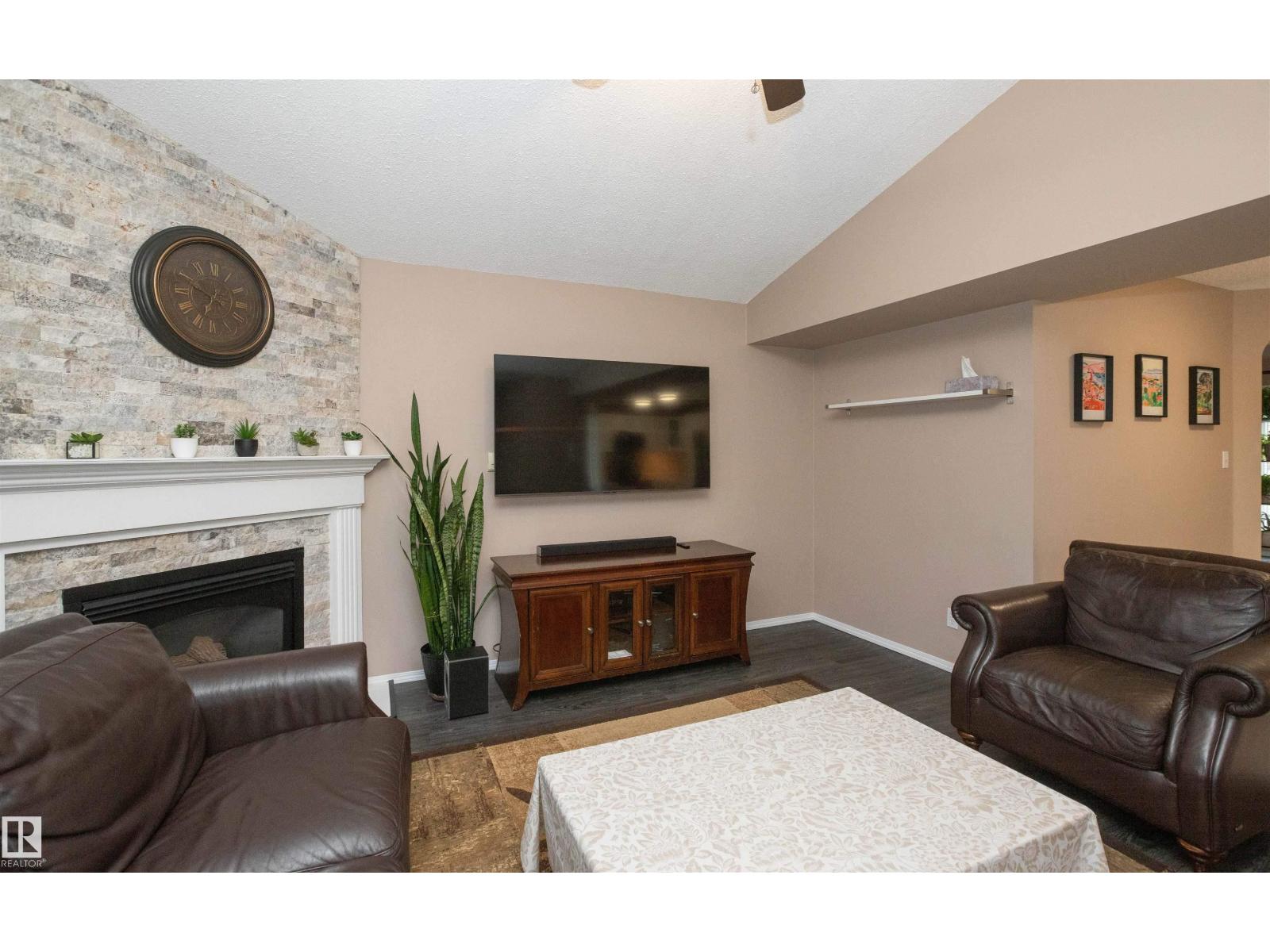 10739 109 AV — photo 23