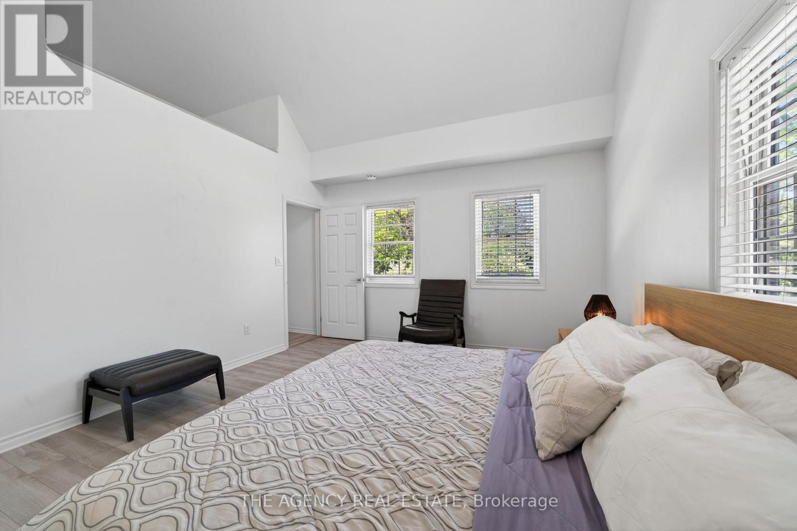 7904 KATHARINE CRESCENT - 21