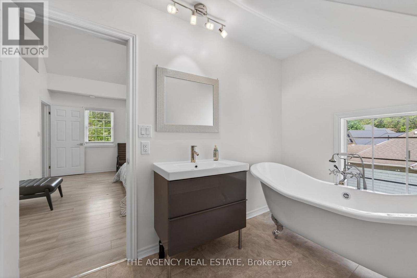 7904 KATHARINE CRESCENT - 22
