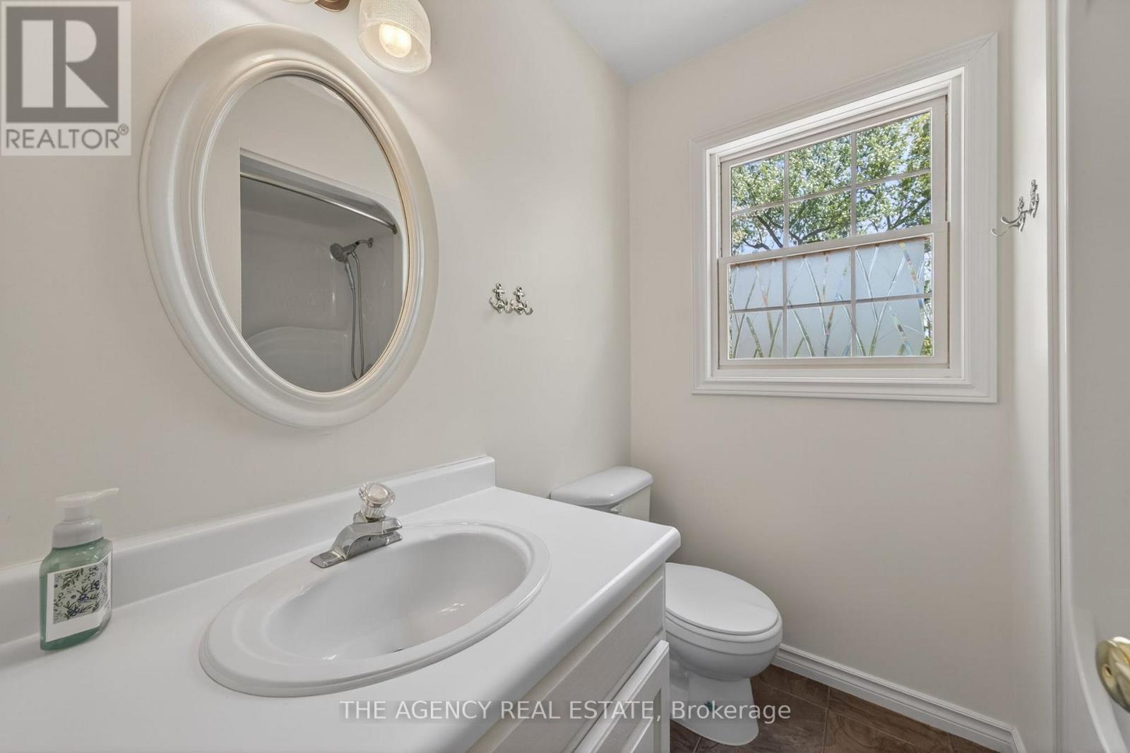 7904 KATHARINE CRESCENT - 25