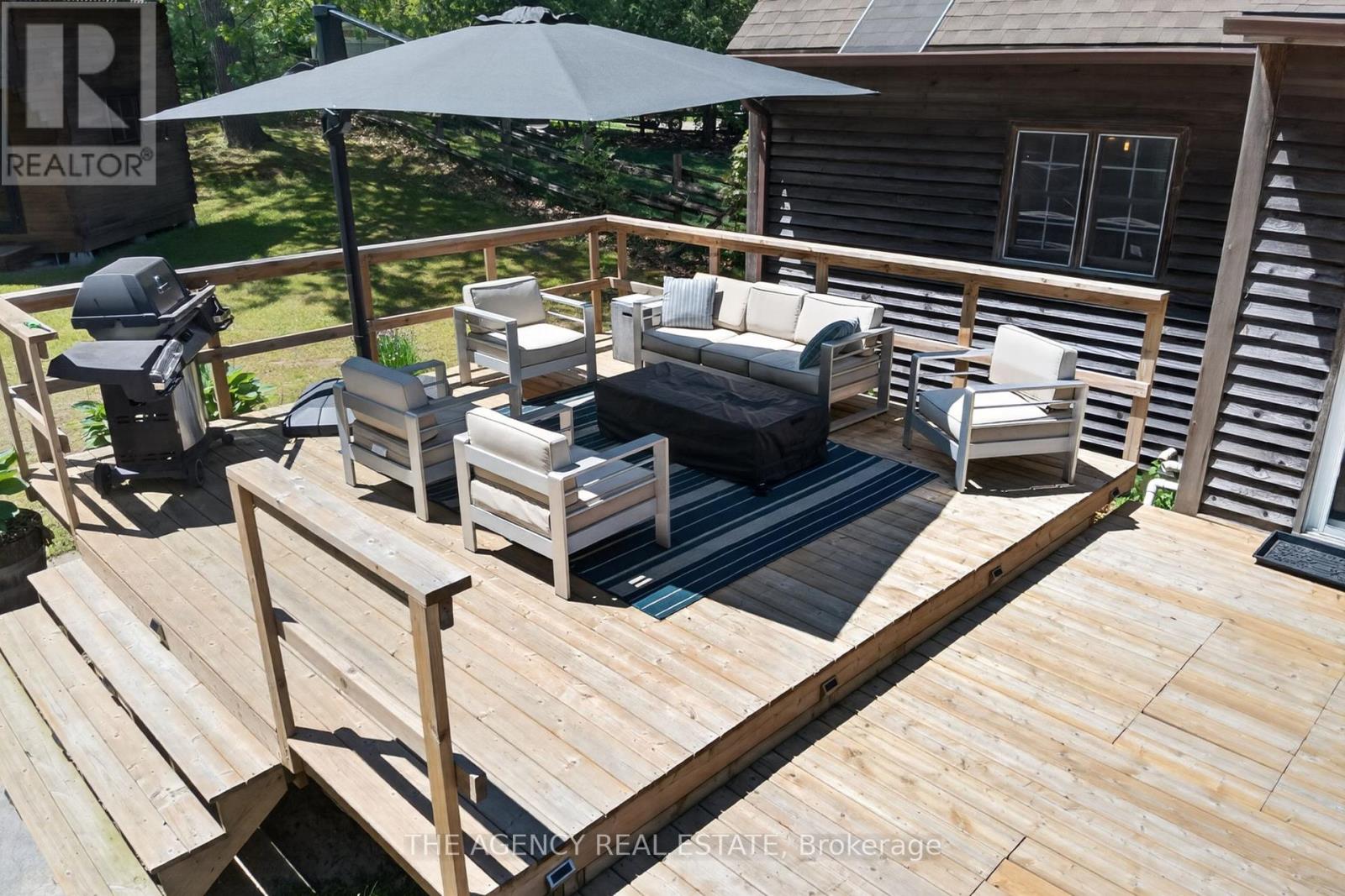 7904 KATHARINE CRESCENT - 34