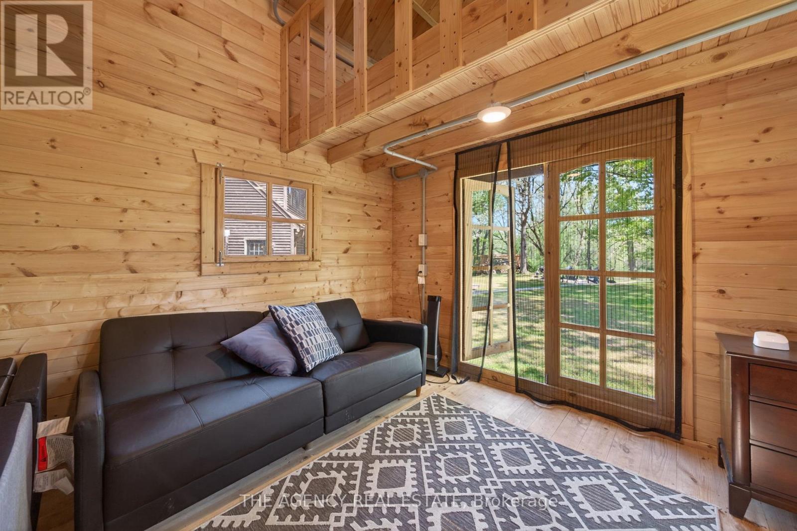 7904 KATHARINE CRESCENT - 38
