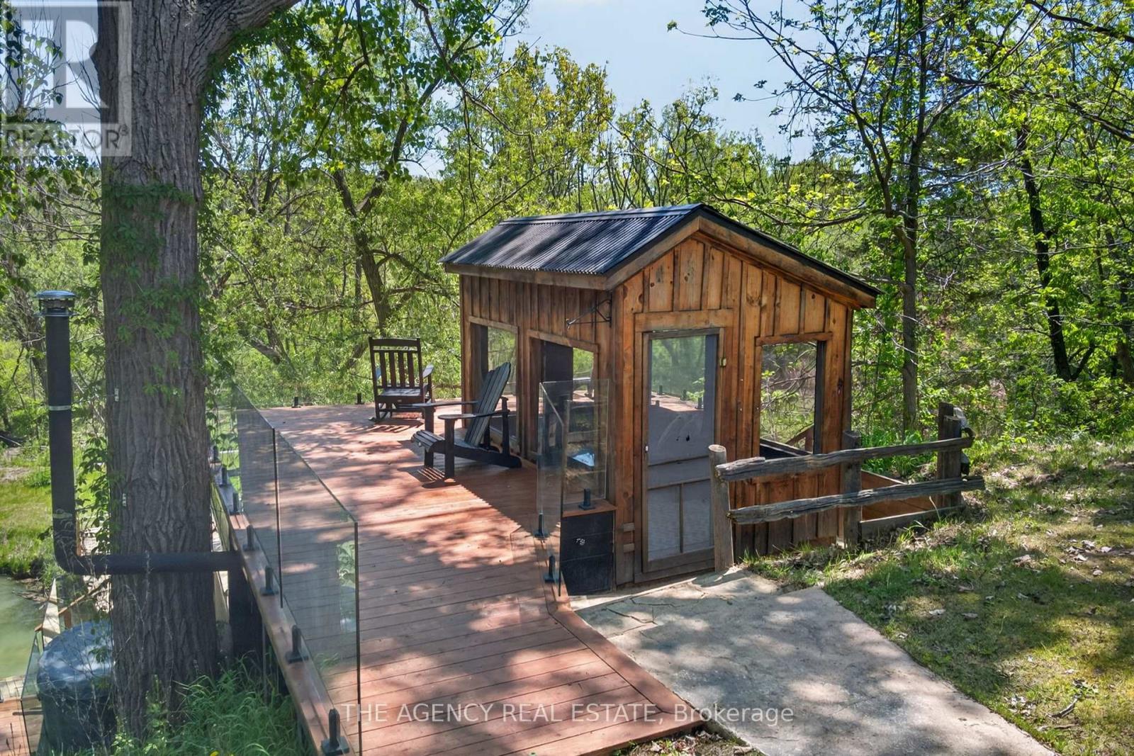 7904 KATHARINE CRESCENT - 40