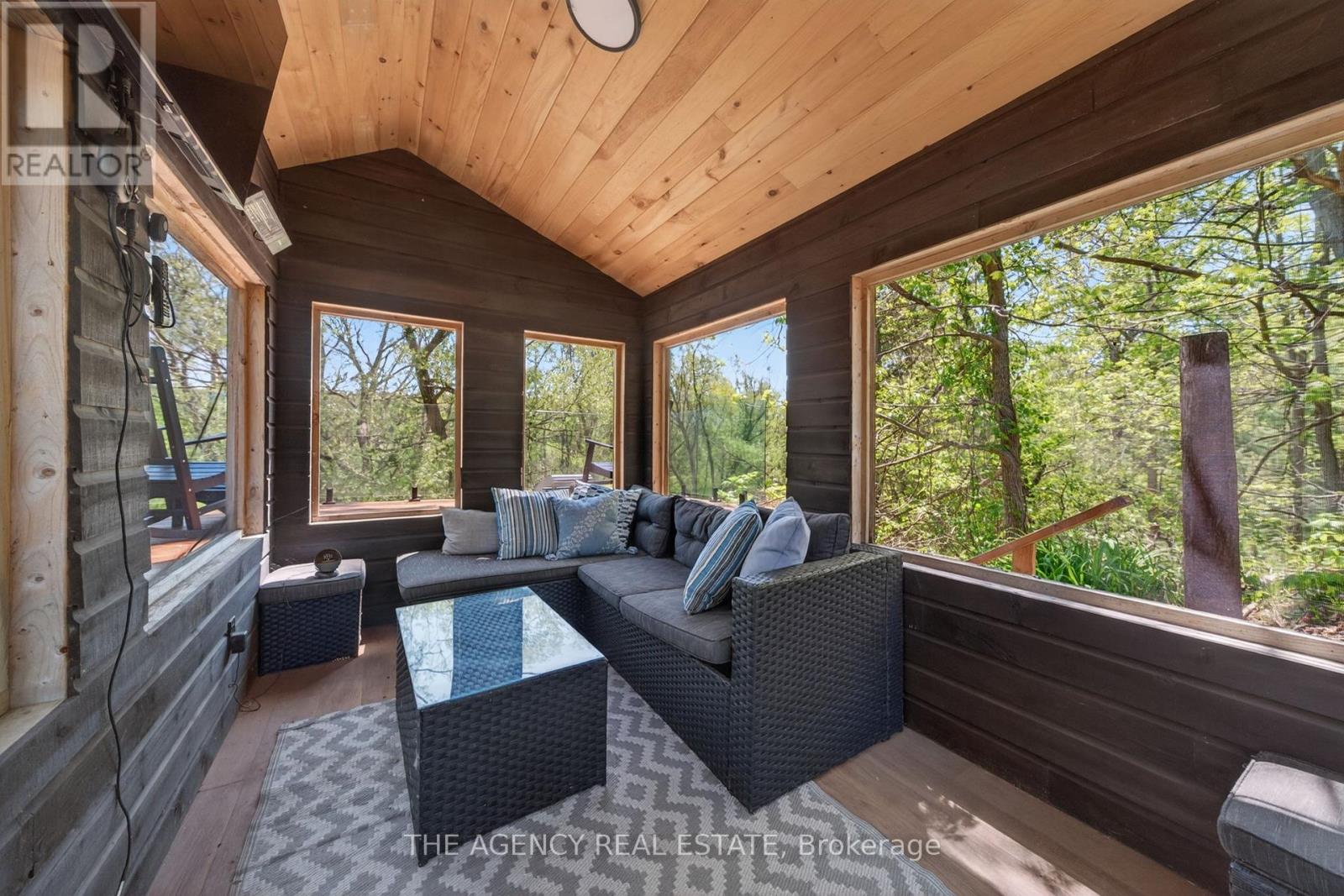 7904 KATHARINE CRESCENT - 42