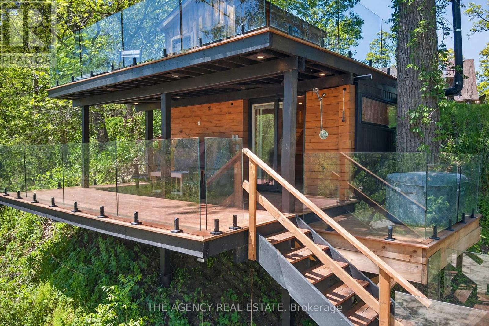 7904 KATHARINE CRESCENT - 44