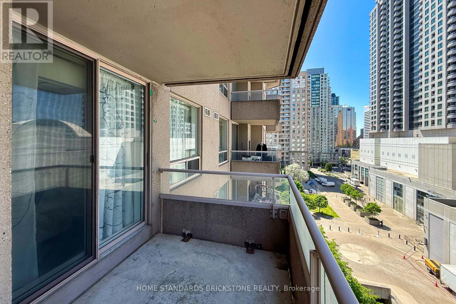 #909 35 EMPRESS AVENUE - 23